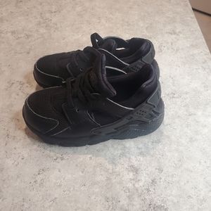 Nike Huarache size 9C kids black